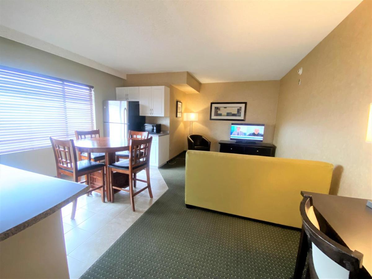Days Inn By Wyndham Cranbrook Conference Centre Esterno foto