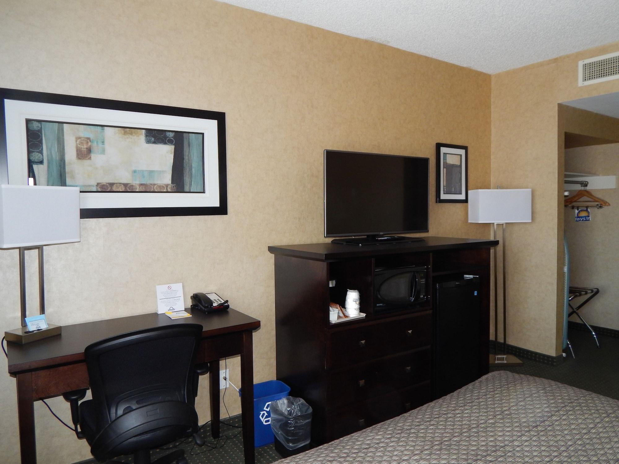 Days Inn By Wyndham Cranbrook Conference Centre Esterno foto