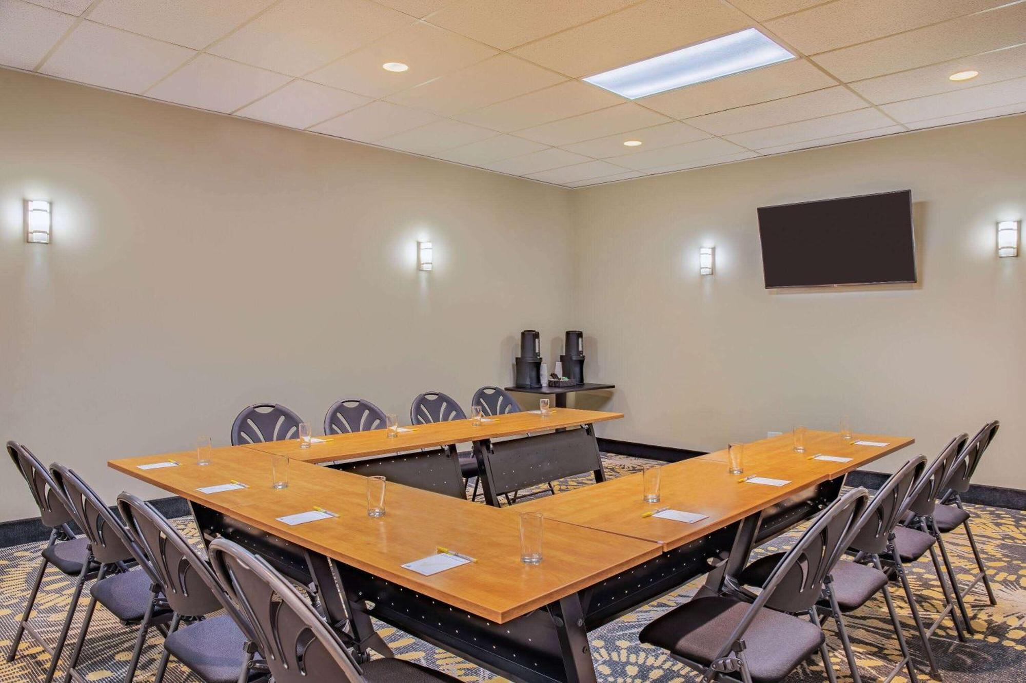 Days Inn By Wyndham Cranbrook Conference Centre Esterno foto