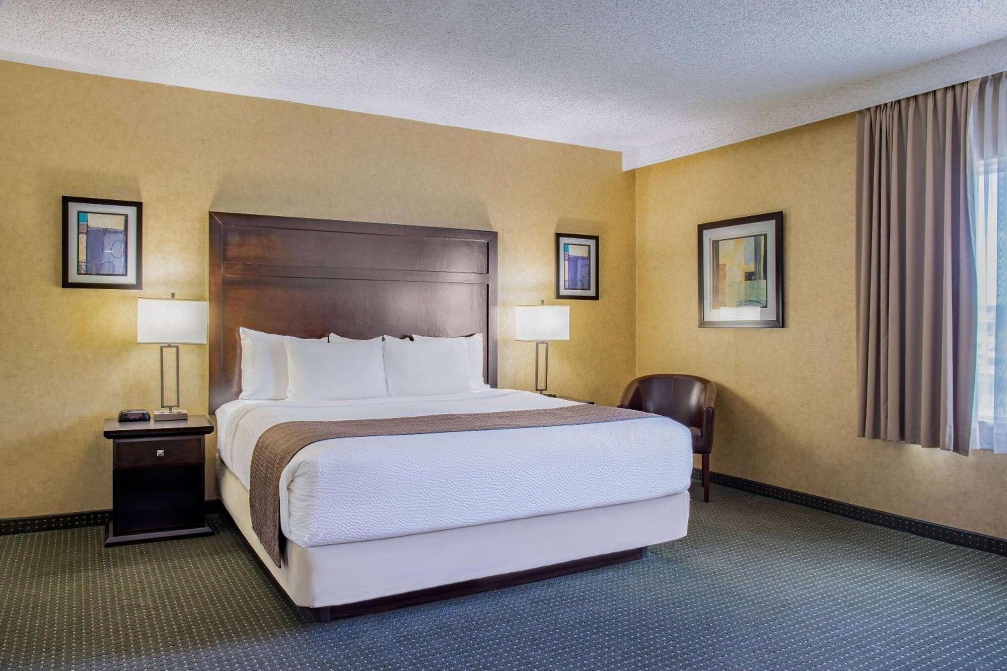 Days Inn By Wyndham Cranbrook Conference Centre Esterno foto