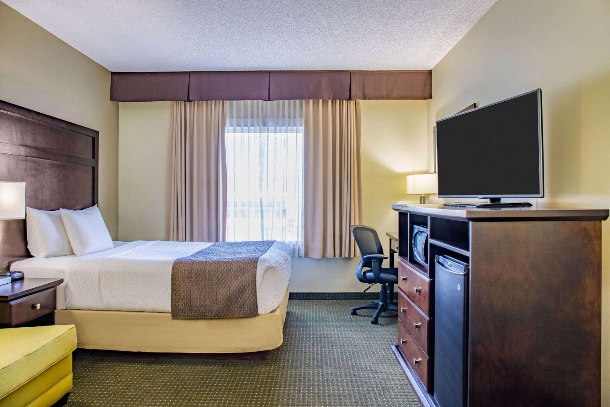 Days Inn By Wyndham Cranbrook Conference Centre Esterno foto