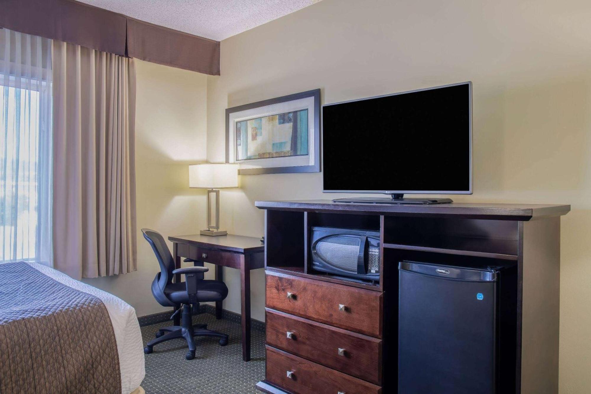 Days Inn By Wyndham Cranbrook Conference Centre Esterno foto